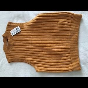 New cropped sleeveless sweater size L